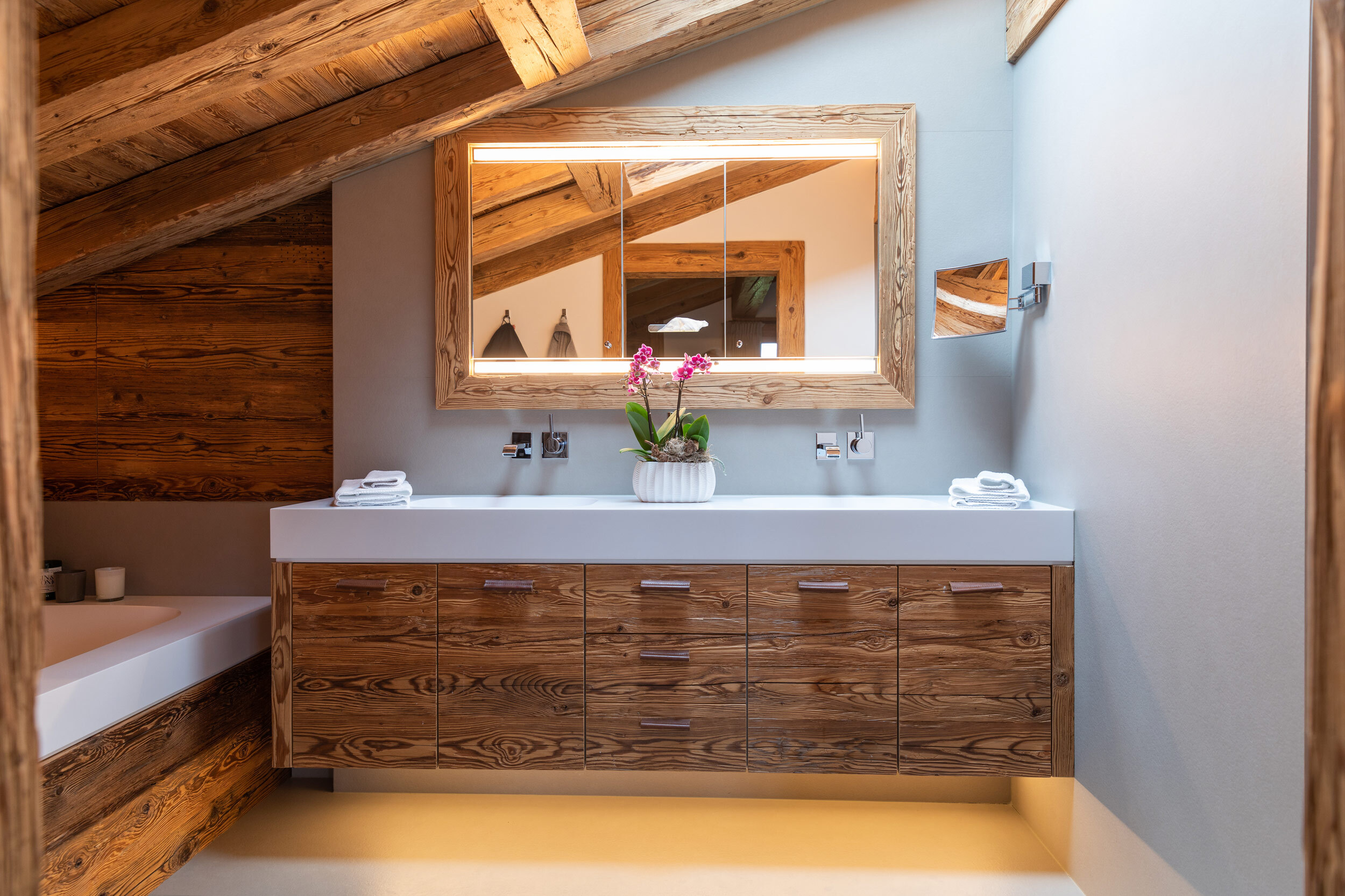 10-badezimmer-moebel-holz.jpg