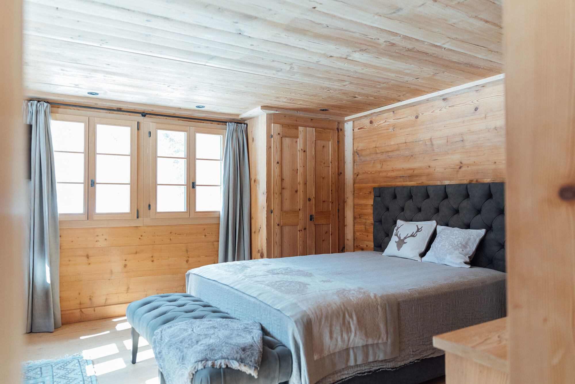 04-bedroom-chalet-gstaad.jpg